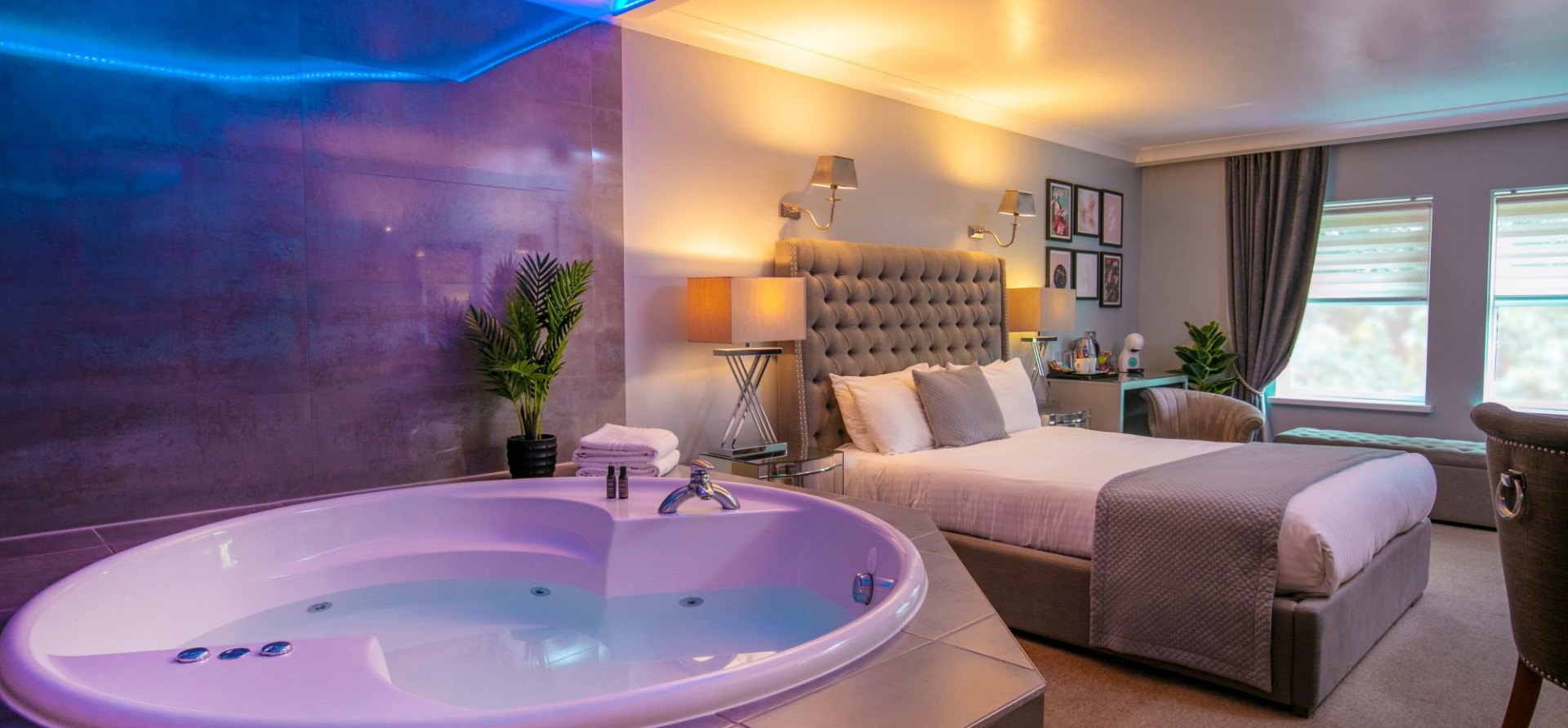 romantic hotel rooms with jacuzzi